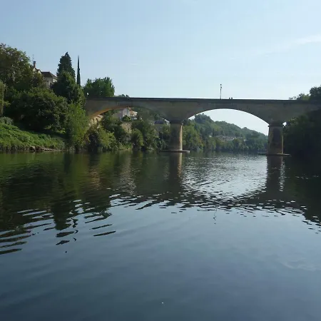 Clerfons: Sejour Au Bord De La Riviere Dordogne Gæstehus *